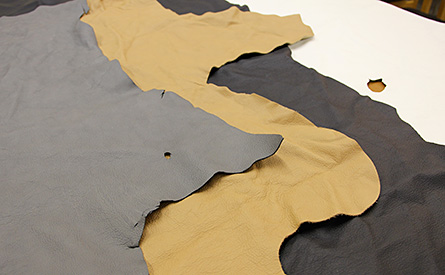 Erilaisia verhoilussa k�ytett�vi� nahkakuoseja